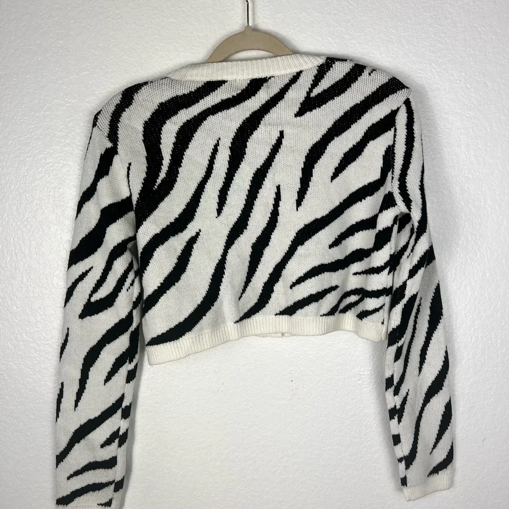 Revolve x Superdown Zebra crop sweater cardigan size S - Picture 3 of 7